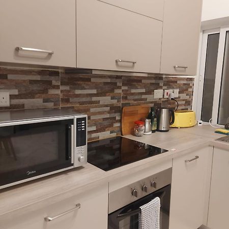 Central Apartment In Swieqi Is-Swieqi Kültér fotó