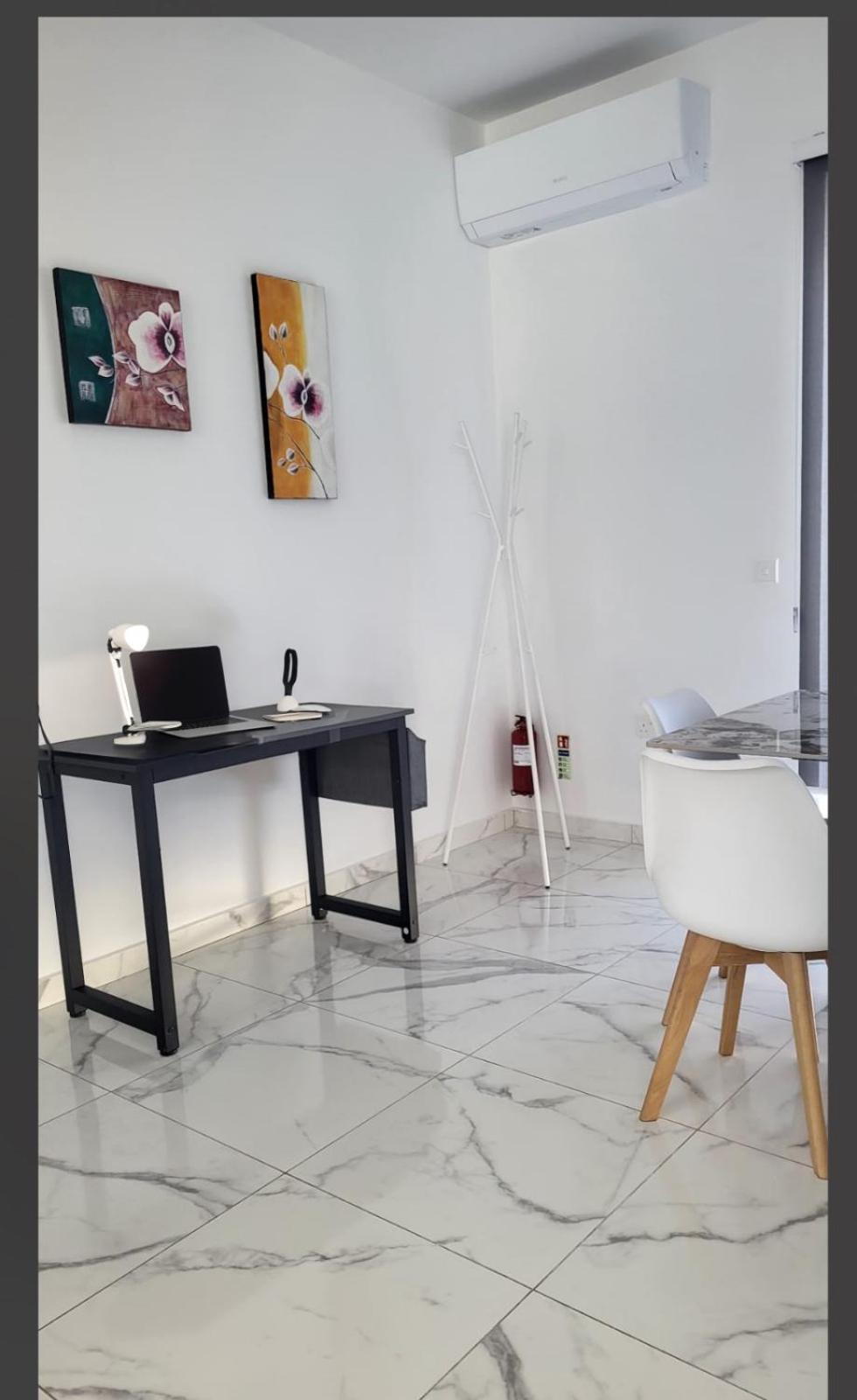 Central Apartment In Swieqi Is-Swieqi Kültér fotó