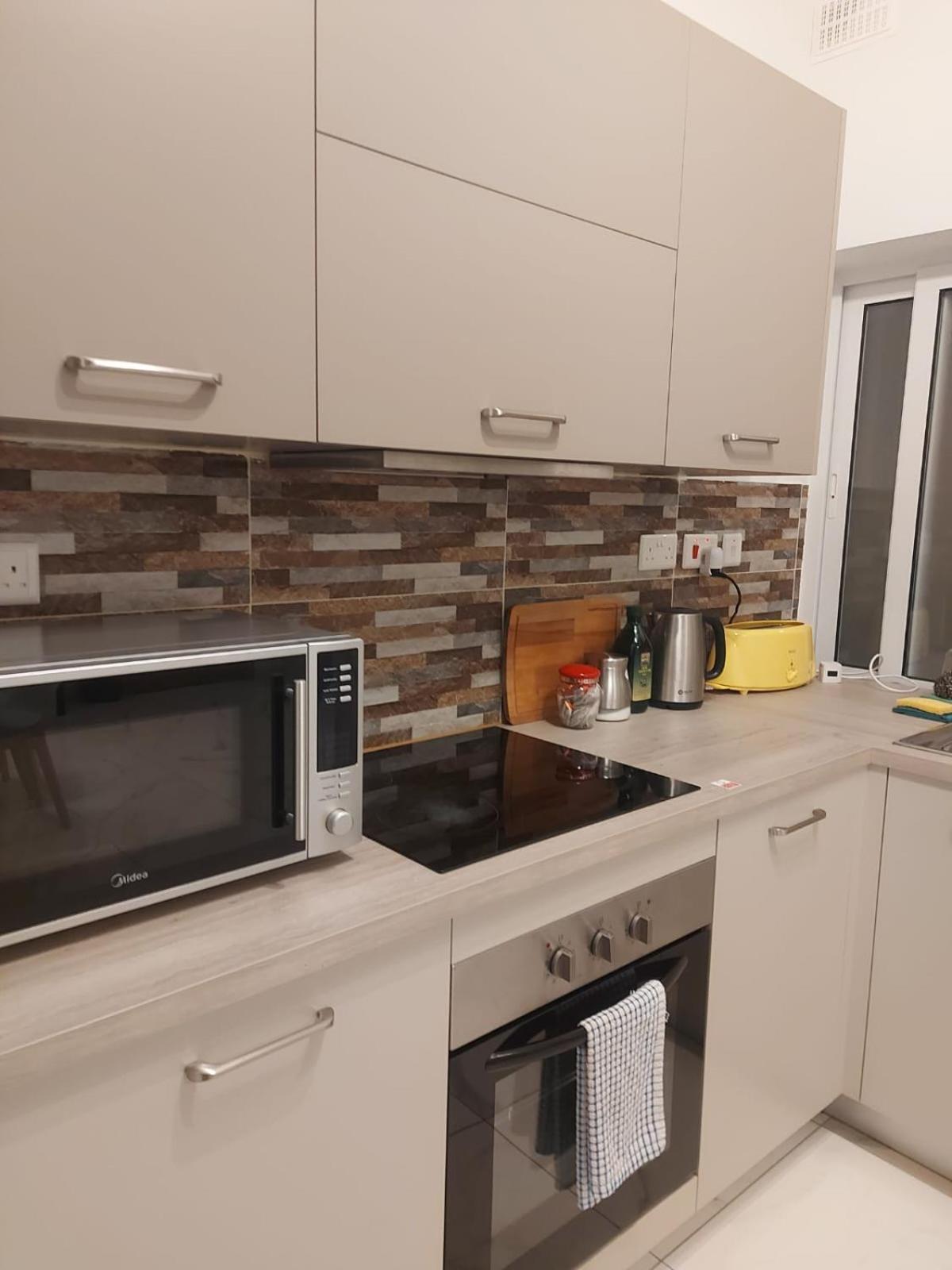 Central Apartment In Swieqi Is-Swieqi Kültér fotó