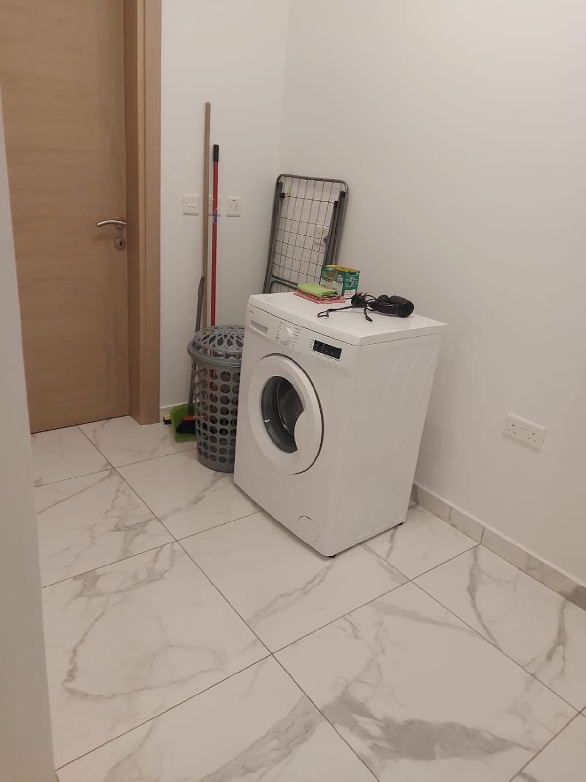 Central Apartment In Swieqi Is-Swieqi Kültér fotó