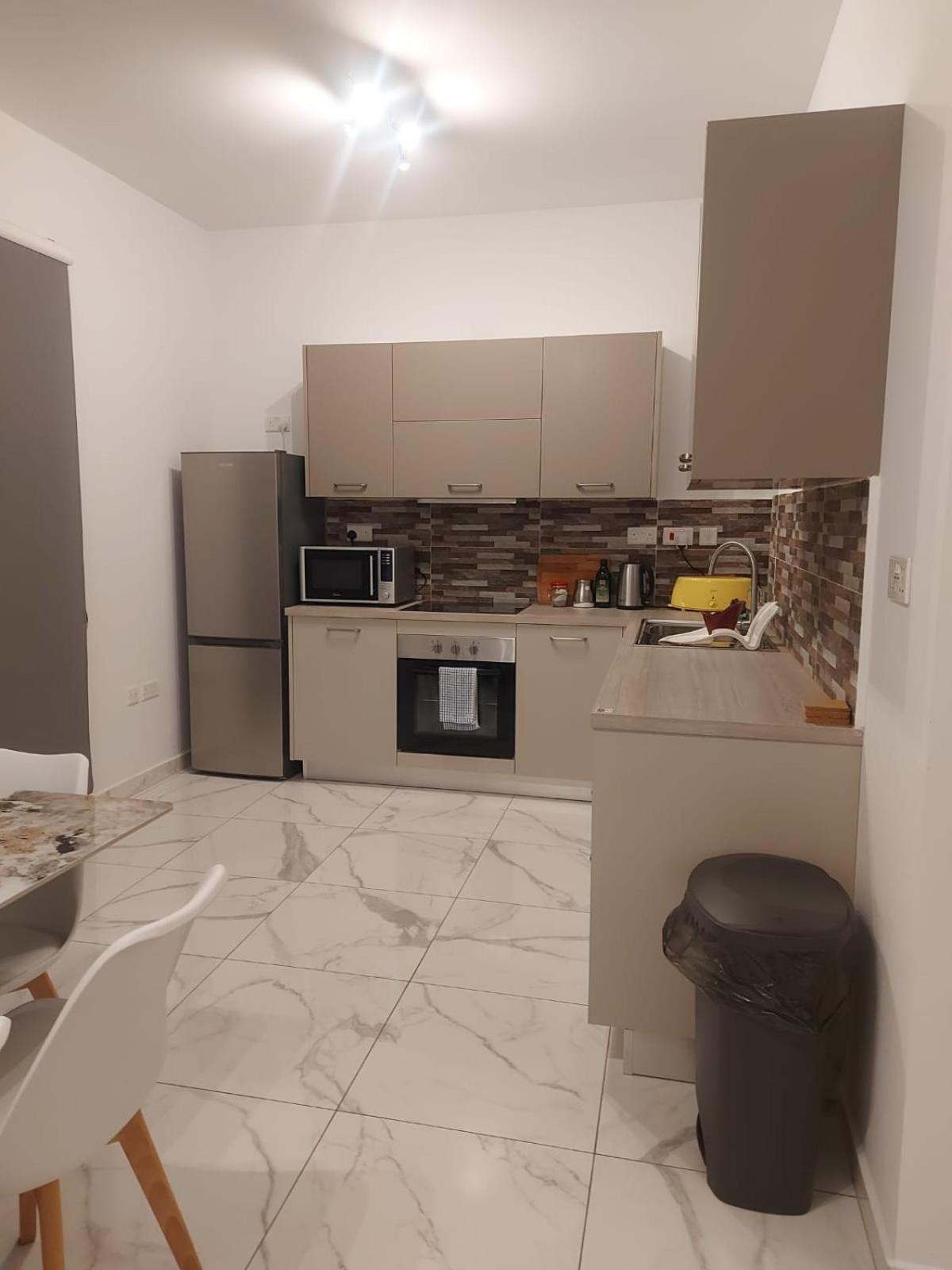Central Apartment In Swieqi Is-Swieqi Kültér fotó